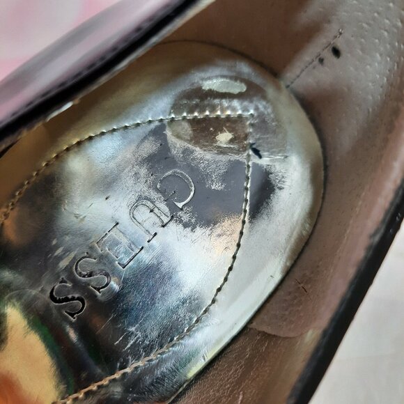 Guess Black Patent Leather Pumps US Size 9 High Heels Gold Chain Detail shoes - Picture 8 of 11